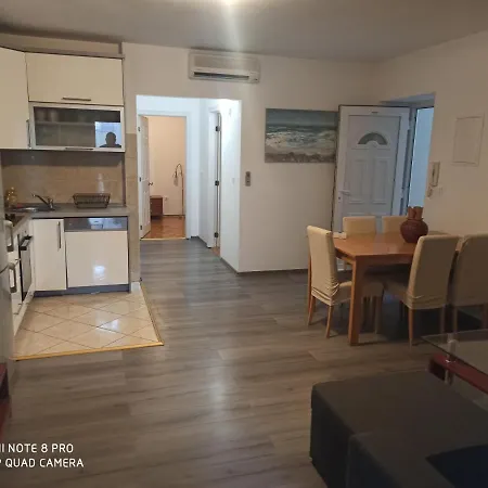 Apartament Zo *