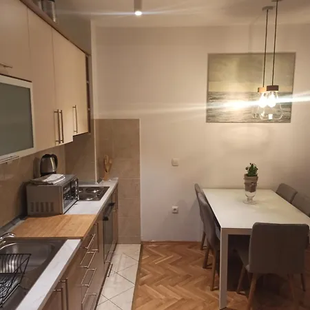 Apartament Zo *