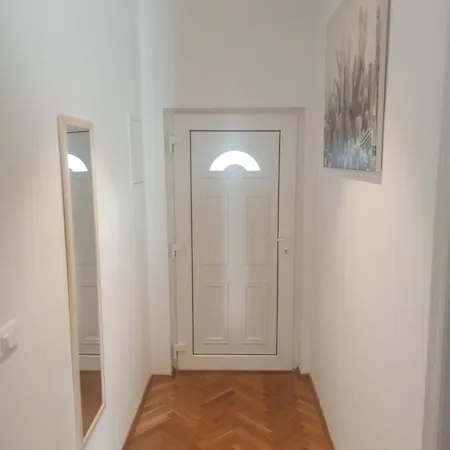 Zo Макарска